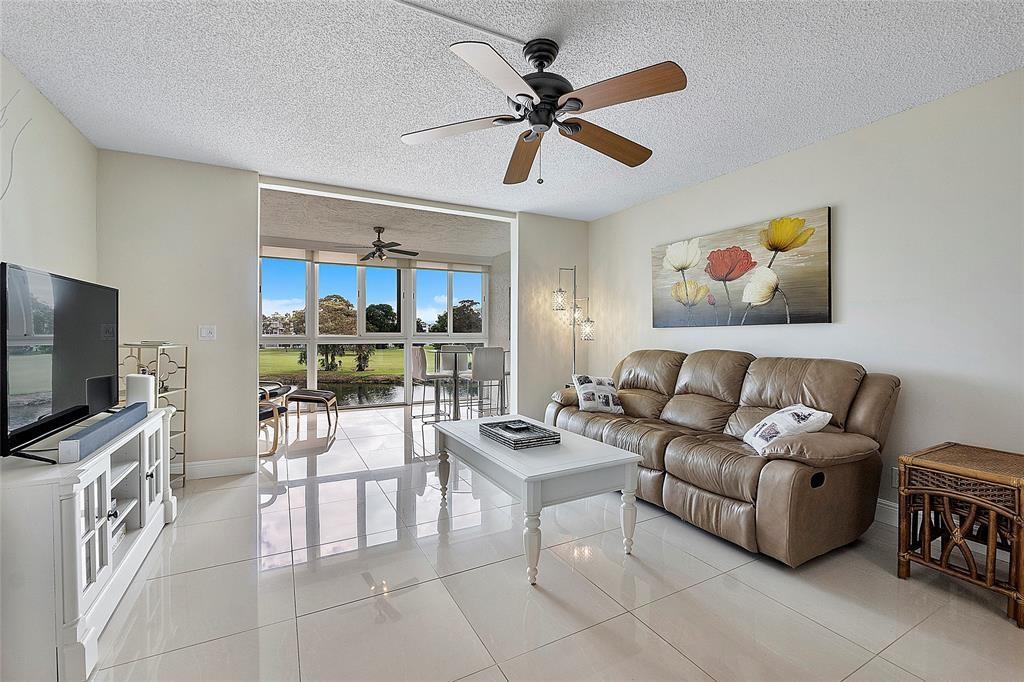 PALM SPRINGS 2 - Residential