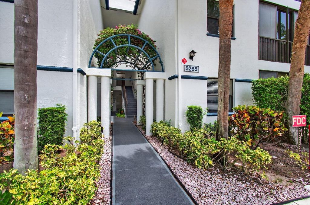 Photo of 5265 Brisata Circle #U, Boynton Beach, FL 33437 (MLS # R11113858)