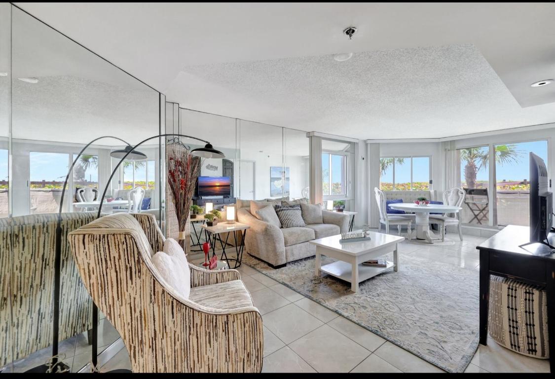 HIBISCUS-BY-THE-SEA - Residential