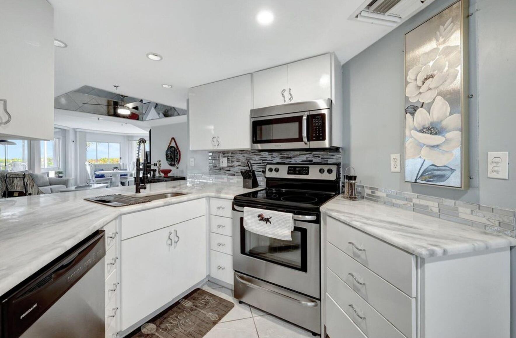 HIBISCUS-BY-THE-SEA - Residential