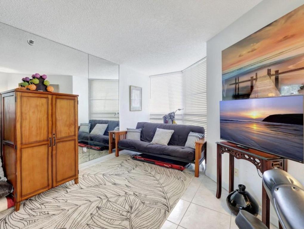 HIBISCUS-BY-THE-SEA - Residential