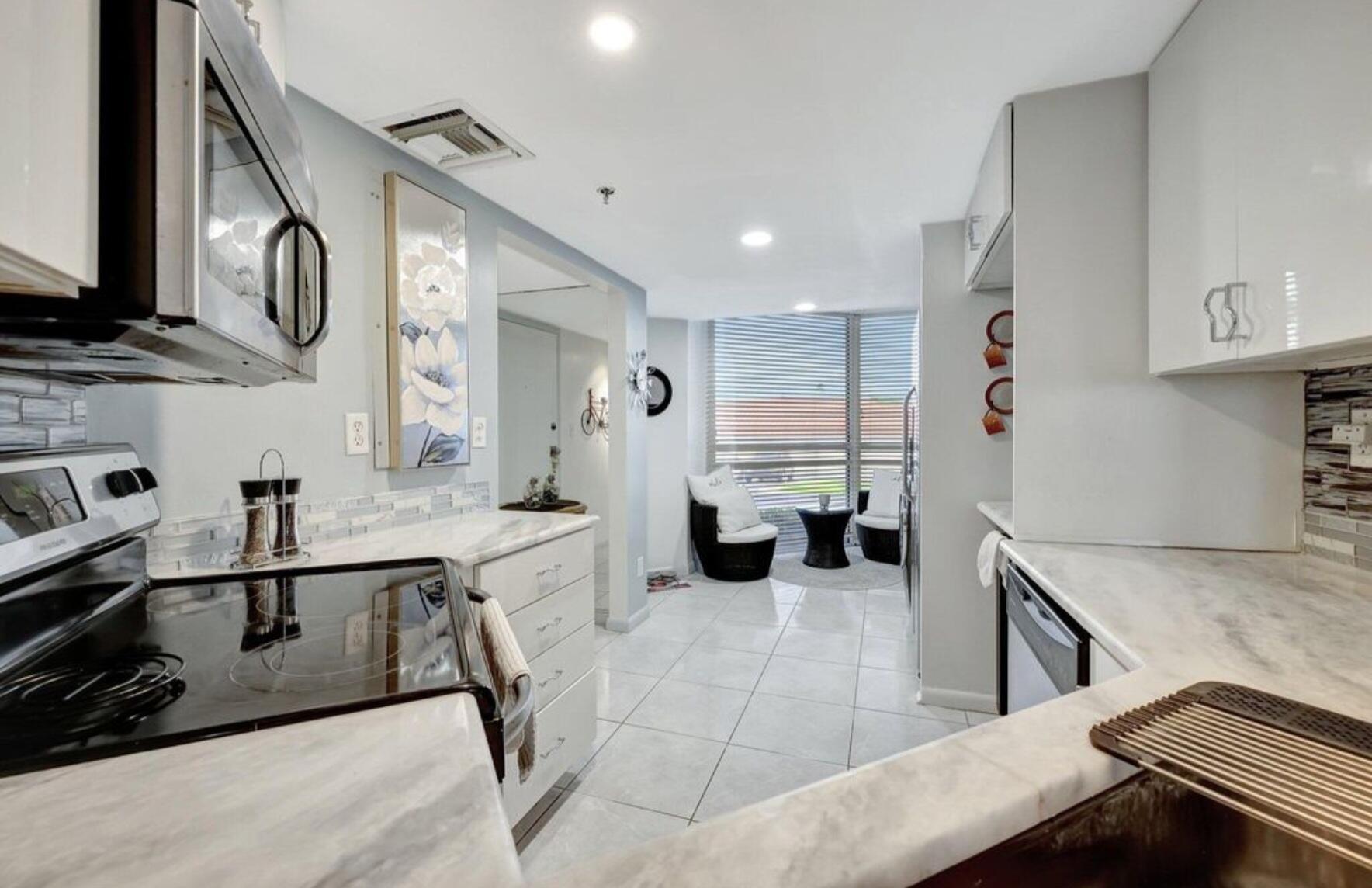 HIBISCUS-BY-THE-SEA - Residential