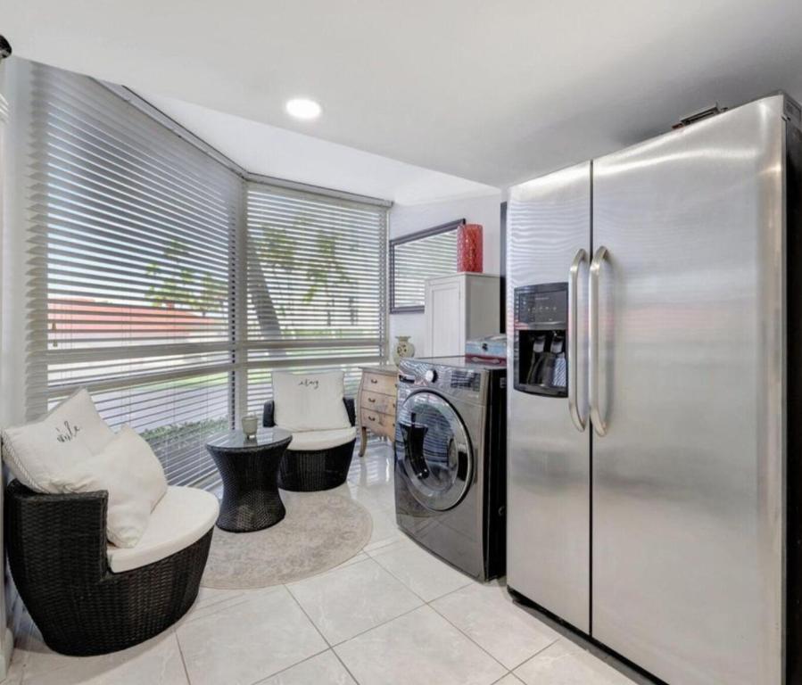 HIBISCUS-BY-THE-SEA - Residential