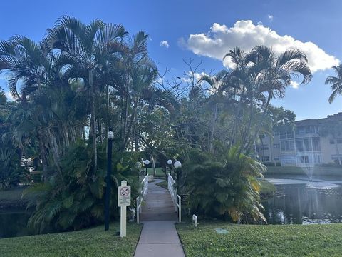 A home in Lauderdale Lakes