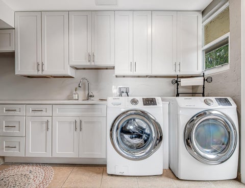 Tiny photo for 491 SE 16th Avenue, Pompano Beach, FL 33060 (MLS # B26021905)