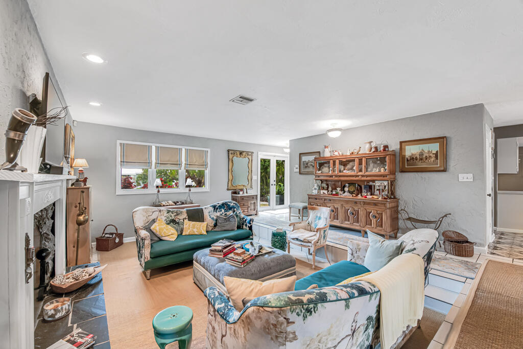 SNUG HARBOR SEC FOUR - Residential