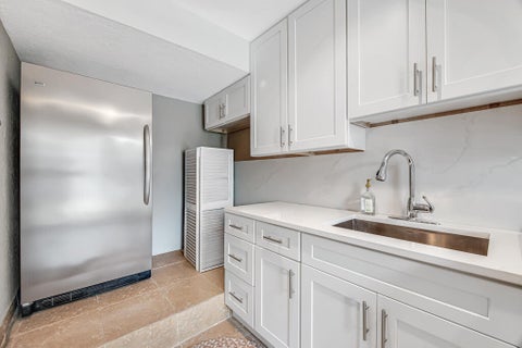 Tiny photo for 491 SE 16th Avenue, Pompano Beach, FL 33060 (MLS # B26021905)