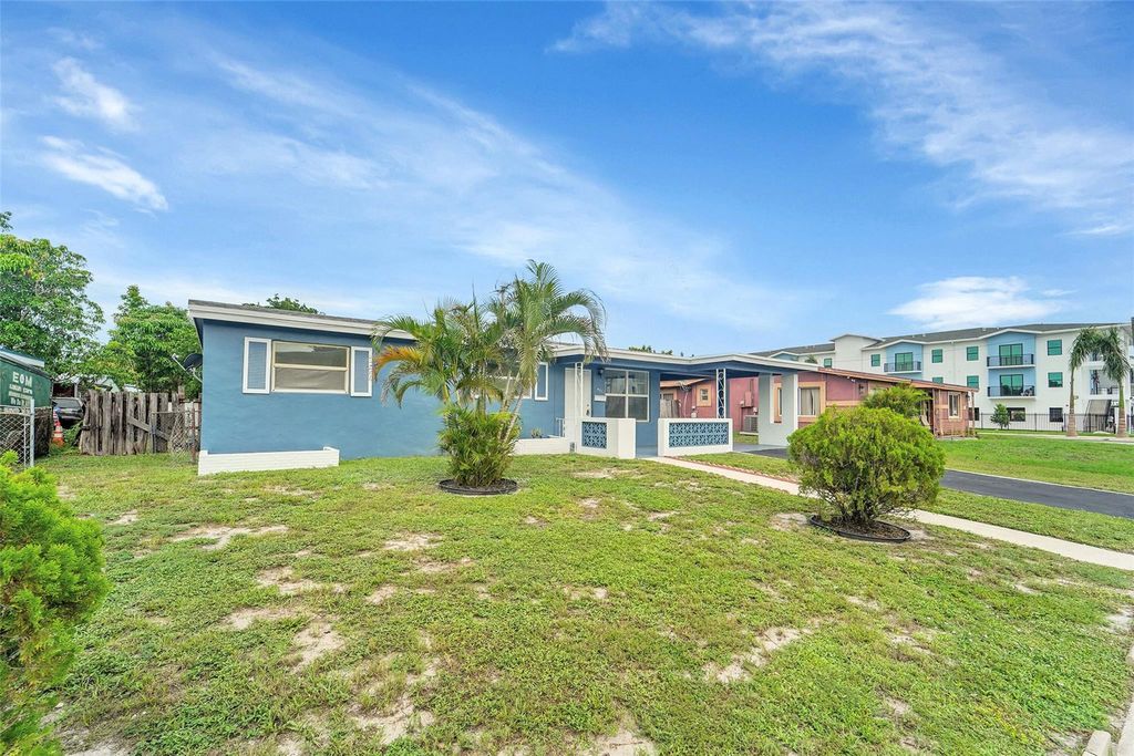 Photo of 471 SW 27th Terrace, Fort Lauderdale, FL 33312 (MLS # F10524747)