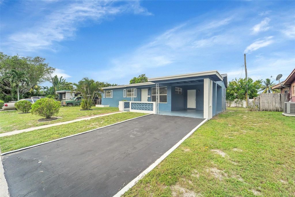 Photo of 471 SW 27th Terrace, Fort Lauderdale, FL 33312 (MLS # F10524747)