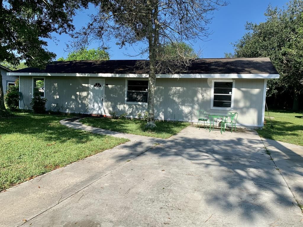 Photo of 3103 W Dixie Boulevard, Fort Pierce, FL 34946 (MLS # R10698012)