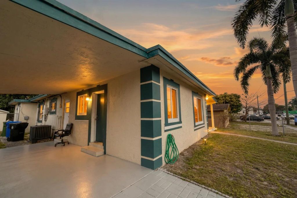 Photo of 2757 SW 7th Street, Fort Lauderdale, FL 33312 (MLS # B26012320)