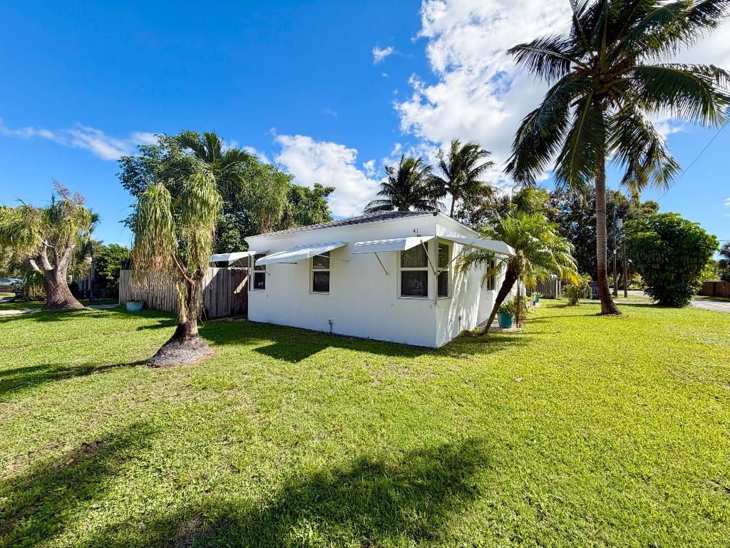 Photo of 416 11th Avenue S, Lake Worth Beach, FL 33460 (MLS # R11130415)