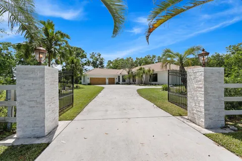 9856 SW Pueblo Terrace, Palm City, FL MLS: R11008464