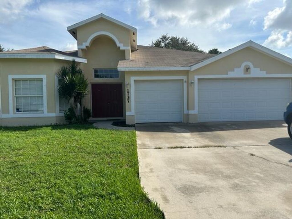 Photo of 1737 SW Bradway Lane, Port Saint Lucie, FL 34953 (MLS # R10935640)