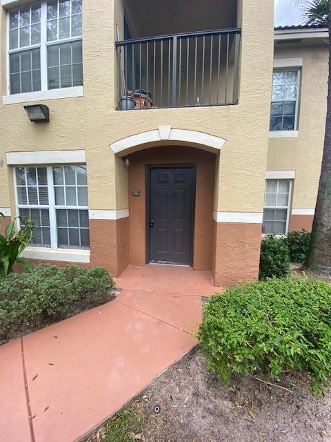 Great centrally located condo, close to shopping, movies and turnpike. Community has resort style amenities such as pool, fitness center, spa, Unit is in great condition, immaculately kept. First floor corner unit. Clean spacious, Corner unit. It's a downstairs unit so no stairs! Close to all shopping, dining, banking, etc.