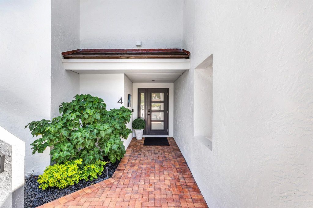 Photo of 931 Palm Trail #4, Delray Beach, FL 33483 (MLS # R11134966)