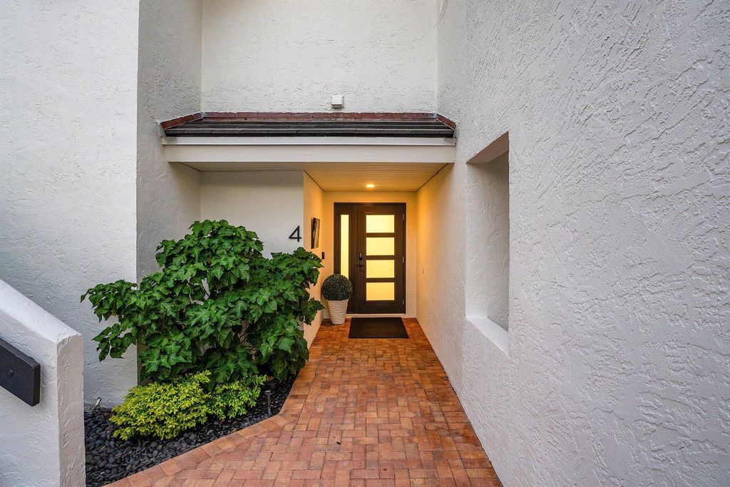 Photo of 931 Palm Trail #4, Delray Beach, FL 33483 (MLS # R11134966)