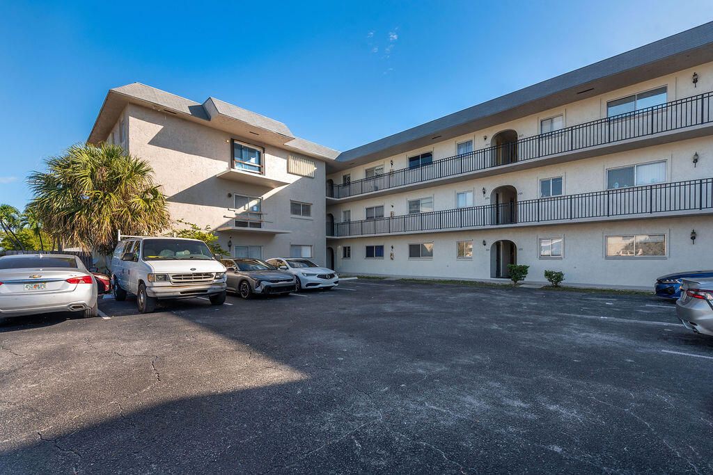 Photo of 1410 S Federal Highway #201, Lake Worth Beach, FL 33460 (MLS # R11132976)