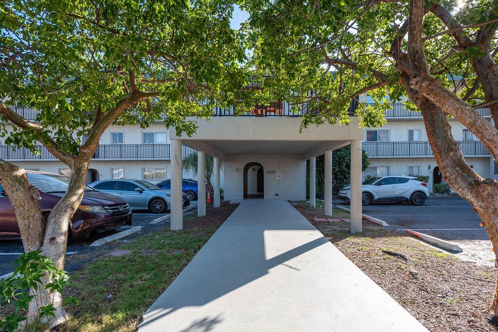 Photo of 1410 S Federal Highway #201, Lake Worth Beach, FL 33460 (MLS # R11132976)