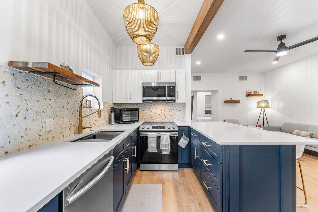 Photo of 709 SW 9th Court, Delray Beach, FL 33444 (MLS # R11156175)
