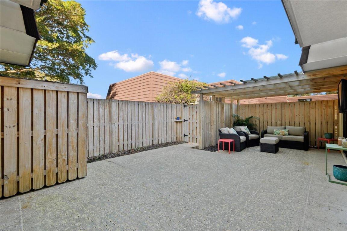 GARDEN LAKES AND GARDEN SQUARE SHOPS - Residential Lease