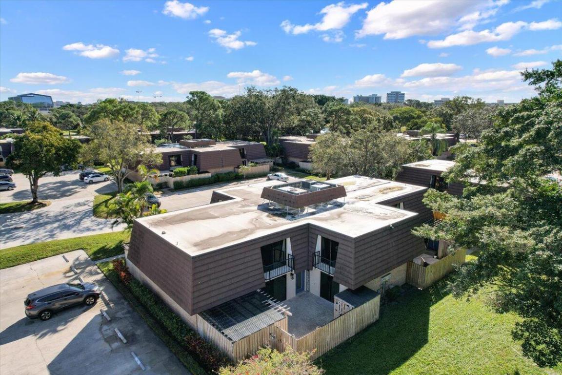 GARDEN LAKES AND GARDEN SQUARE SHOPS - Residential Lease