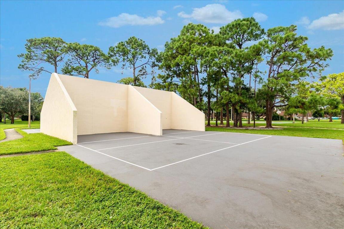 GARDEN LAKES AND GARDEN SQUARE SHOPS - Residential Lease