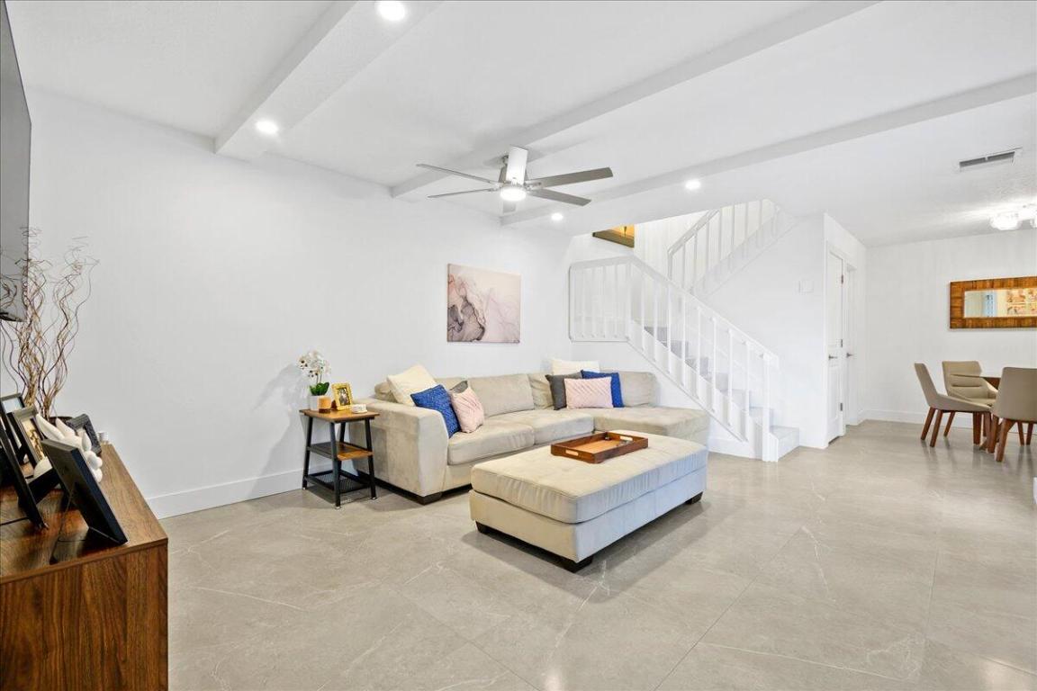 GARDEN LAKES AND GARDEN SQUARE SHOPS - Residential Lease