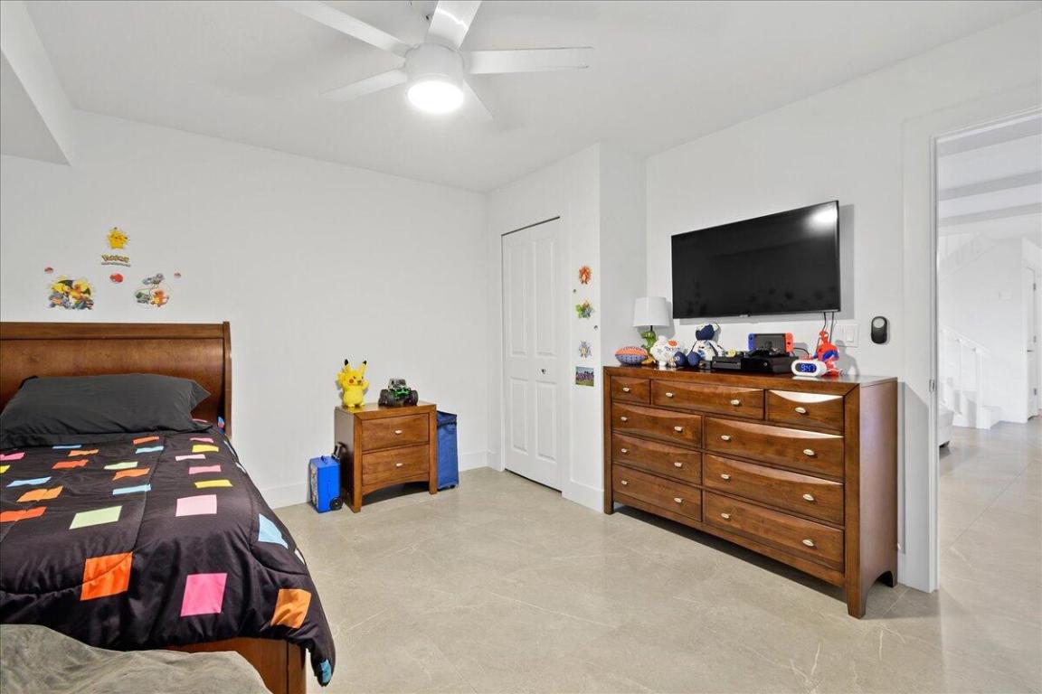 GARDEN LAKES AND GARDEN SQUARE SHOPS - Residential Lease