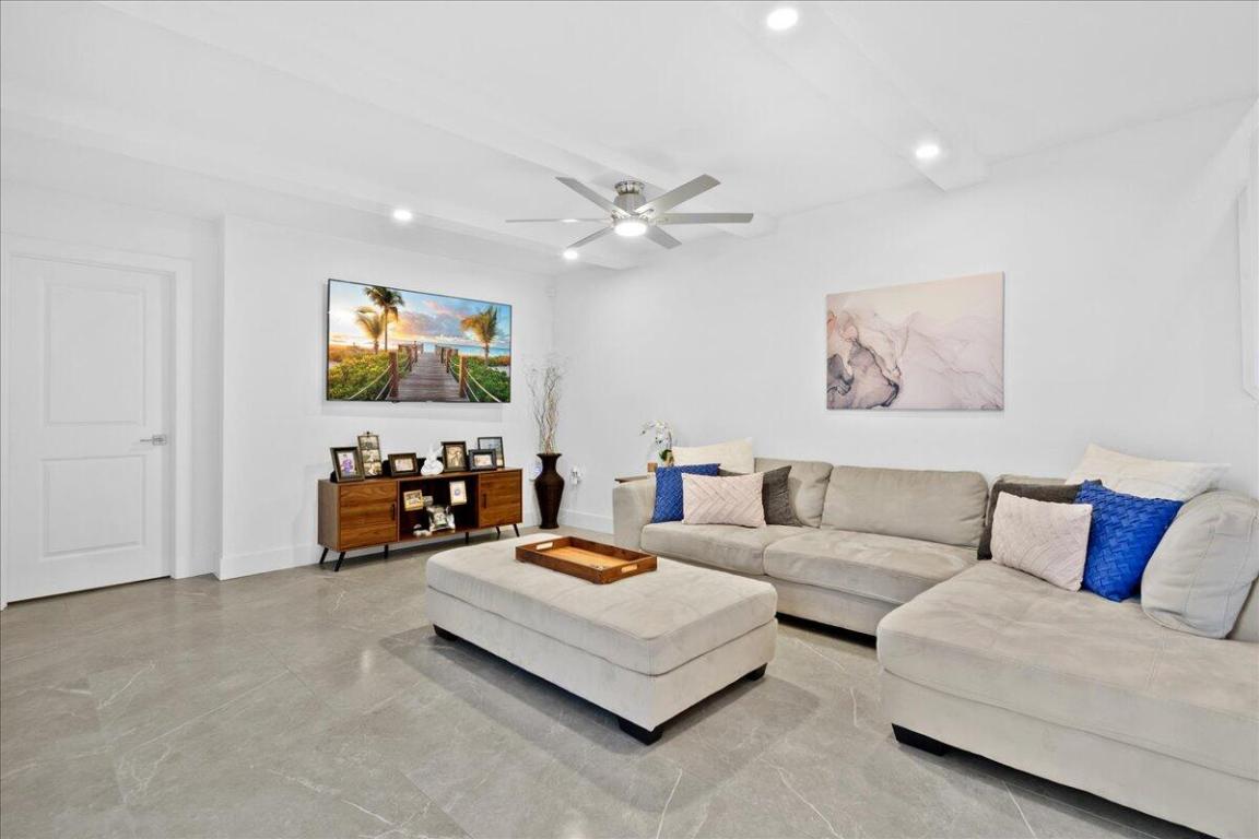 GARDEN LAKES AND GARDEN SQUARE SHOPS - Residential Lease