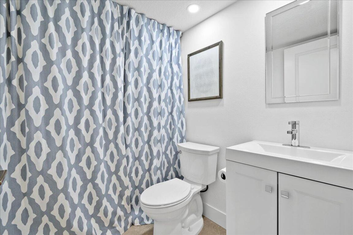 GARDEN LAKES AND GARDEN SQUARE SHOPS - Residential Lease