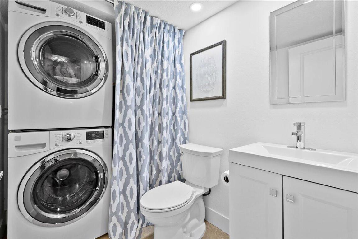 GARDEN LAKES AND GARDEN SQUARE SHOPS - Residential Lease