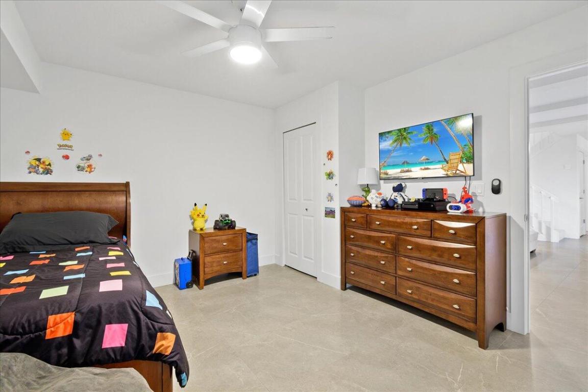 GARDEN LAKES AND GARDEN SQUARE SHOPS - Residential Lease