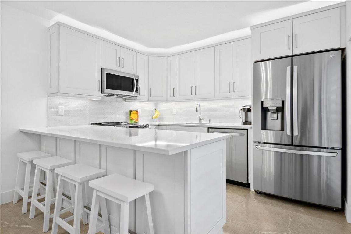 GARDEN LAKES AND GARDEN SQUARE SHOPS - Residential Lease