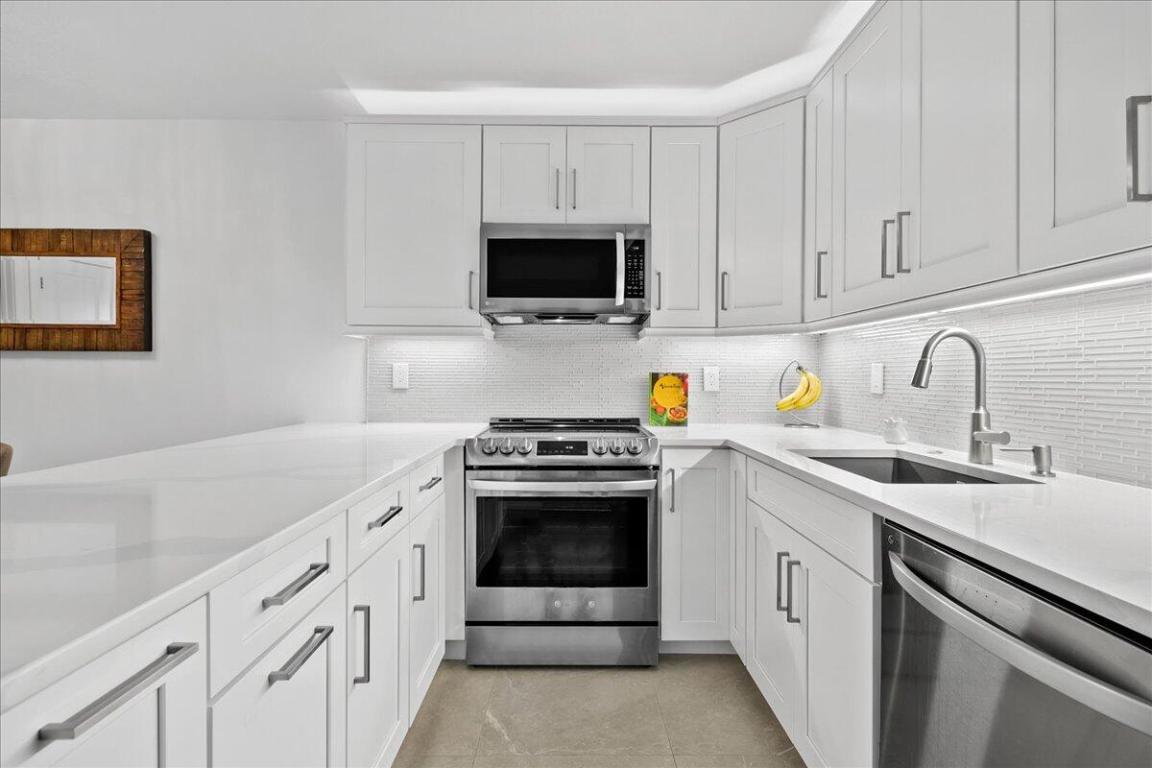 GARDEN LAKES AND GARDEN SQUARE SHOPS - Residential Lease