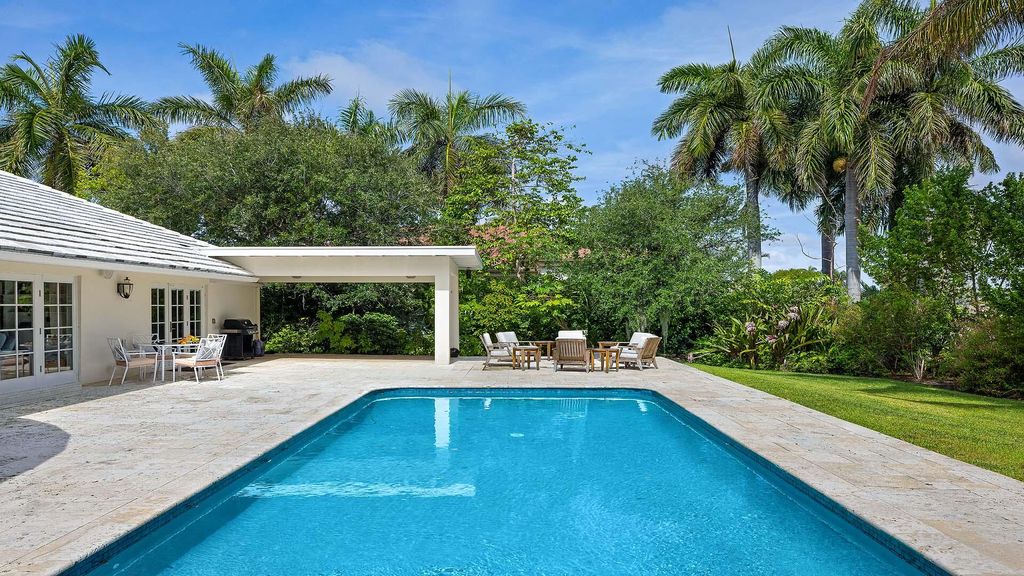 Photo of 335 Old School Road, Gulf Stream, FL 33483 (MLS # B26028860)