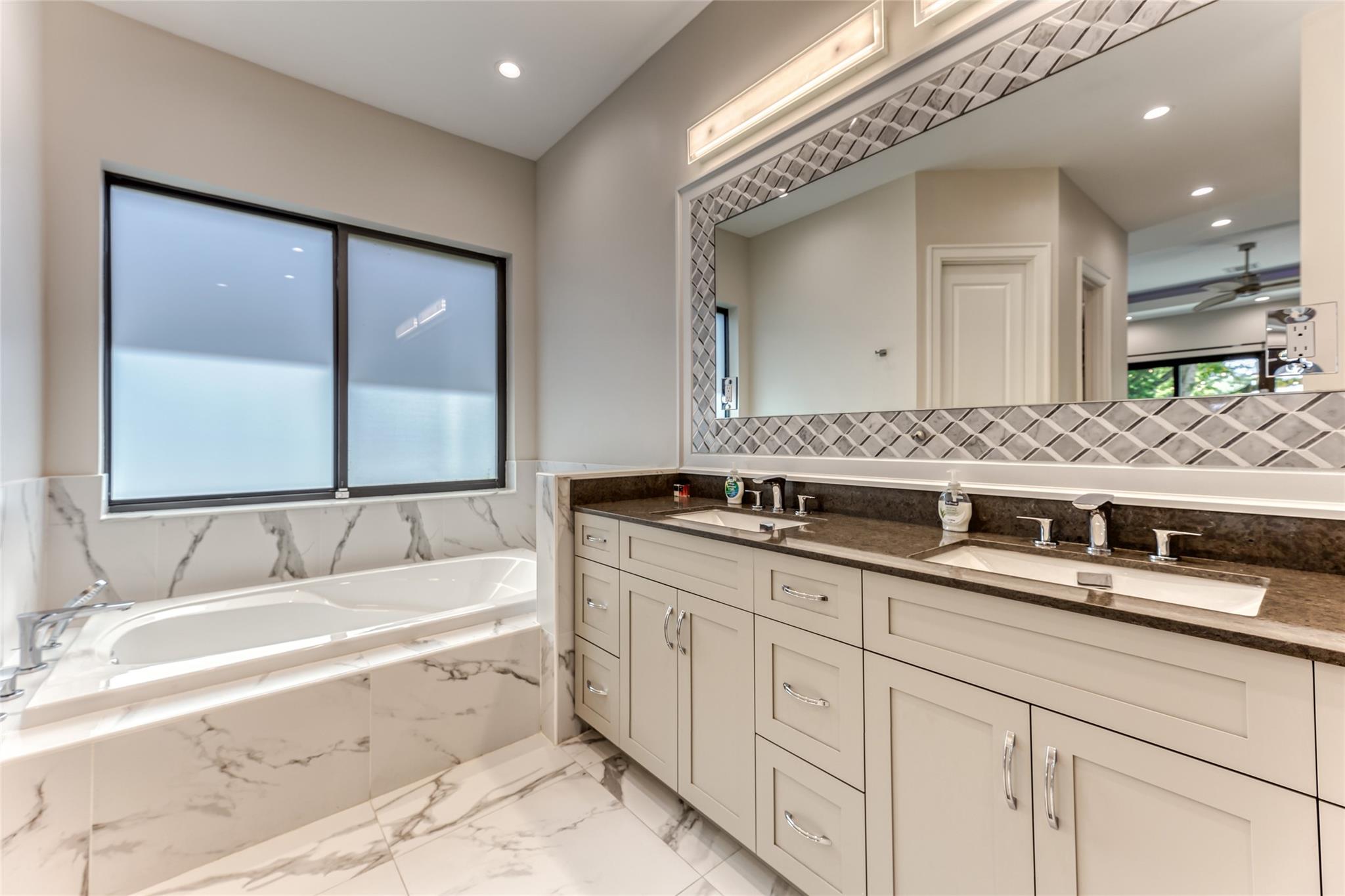 RIO VISTA ISLES - Residential