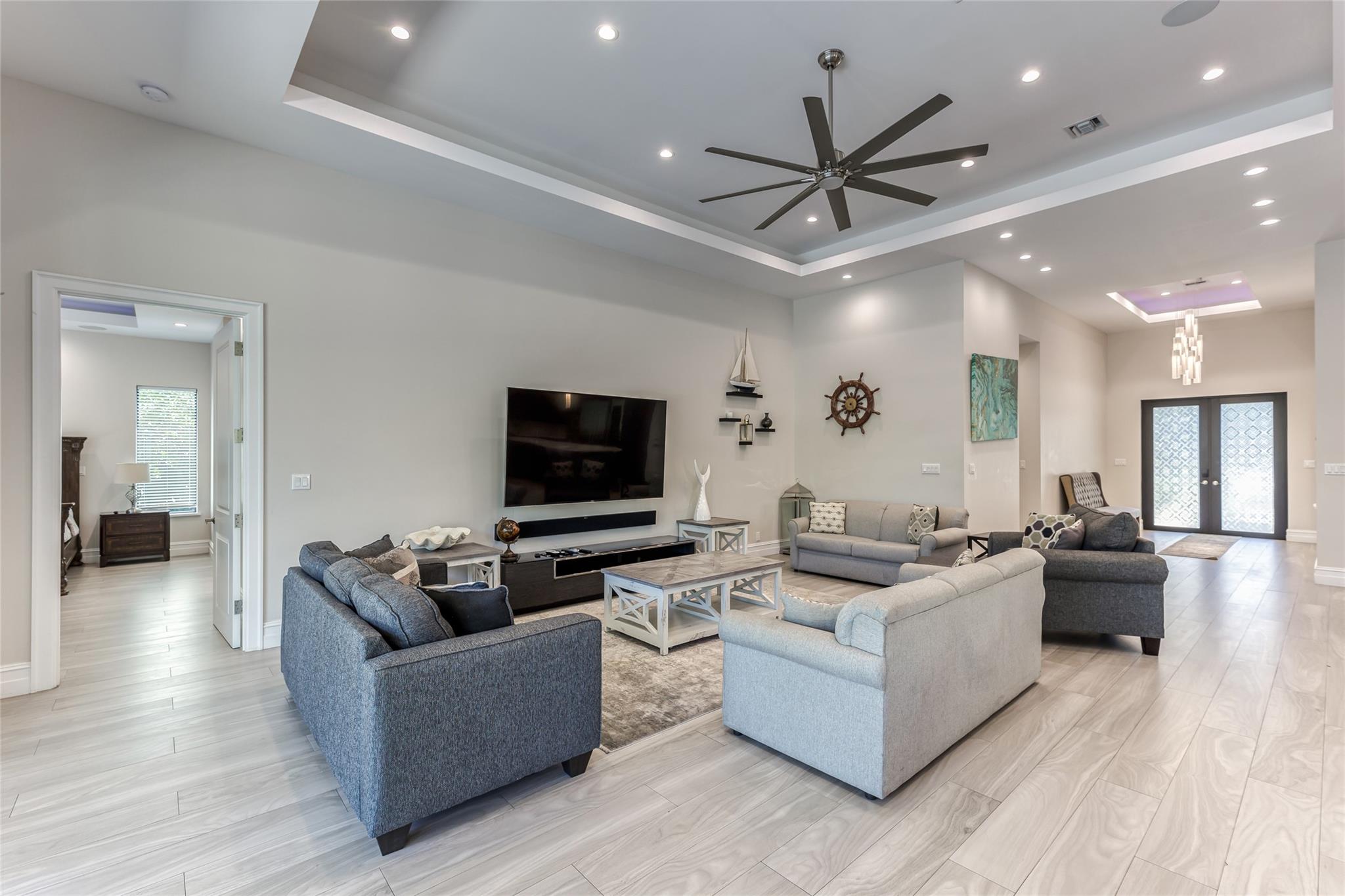 RIO VISTA ISLES - Residential