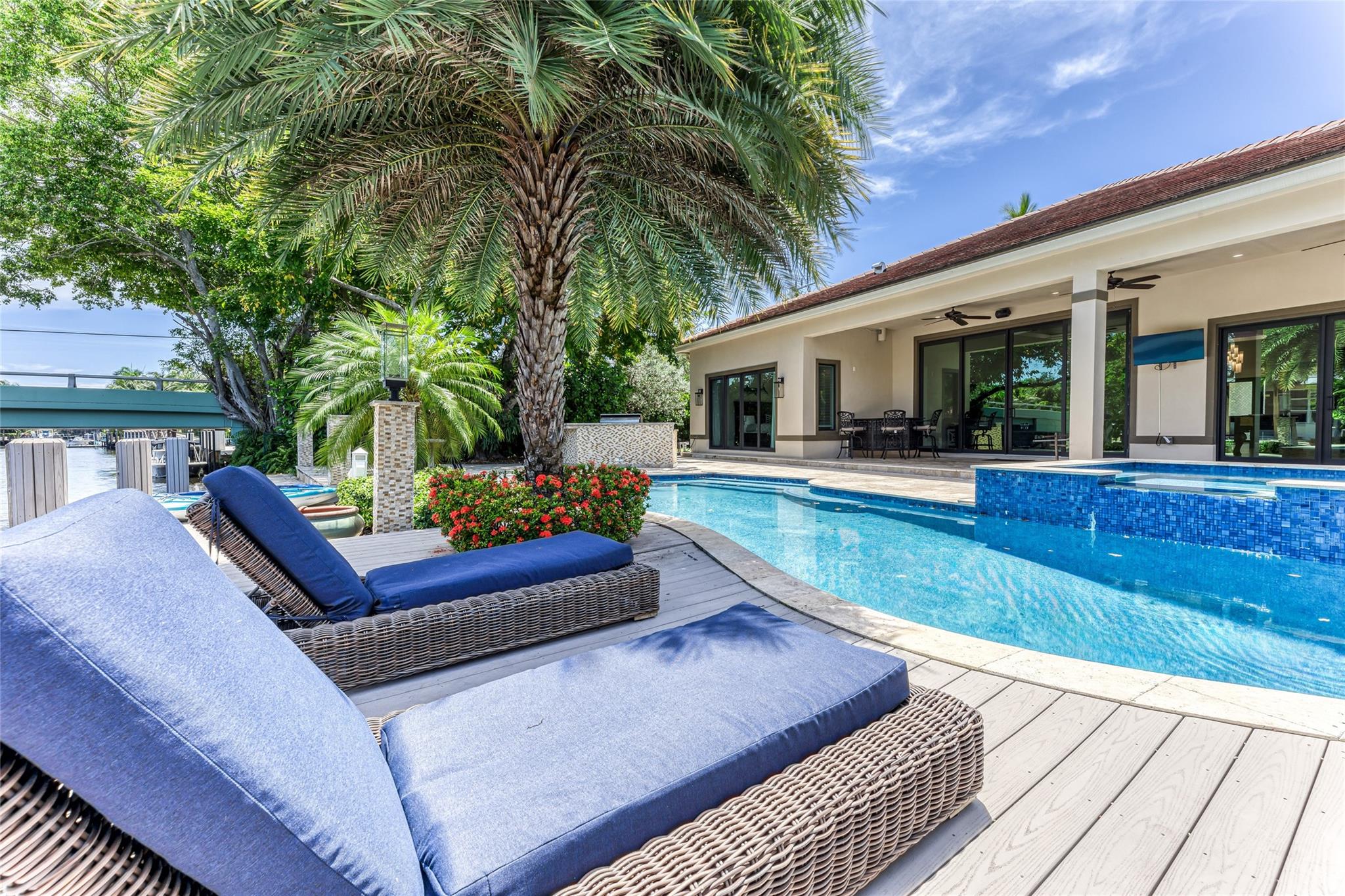 RIO VISTA ISLES - Residential