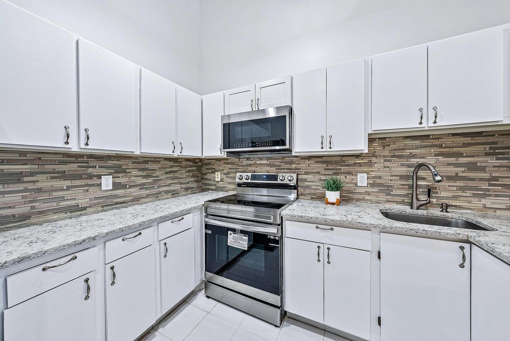 Photo of 6572 Chasewood Drive #F, Jupiter, FL 33458 (MLS # R11044979)