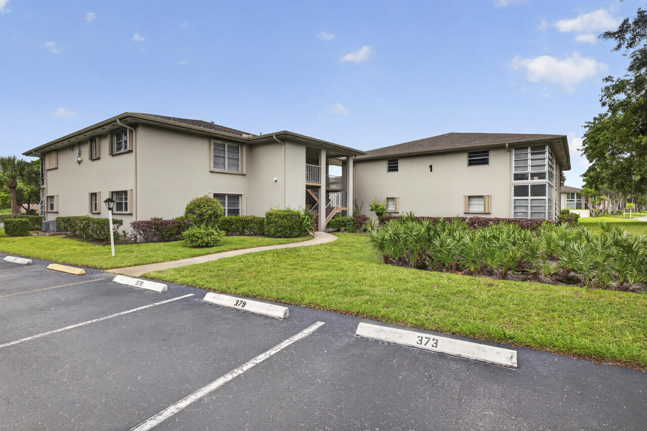 1 Lake Vista Trail 207