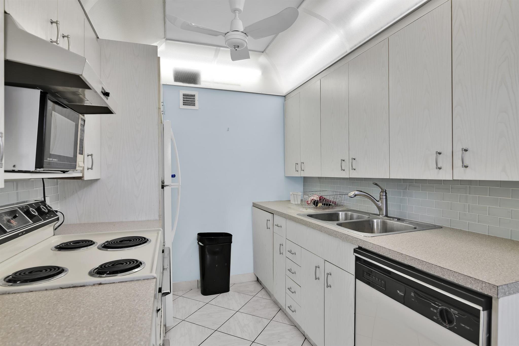 1084 Exeter E E