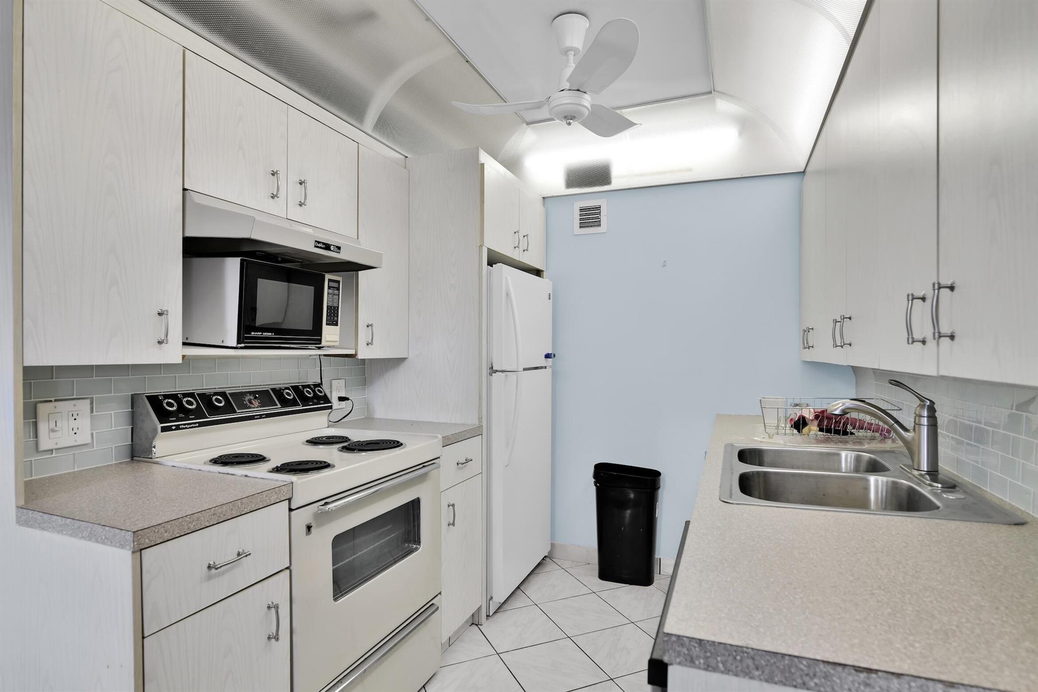 1084 Exeter E E