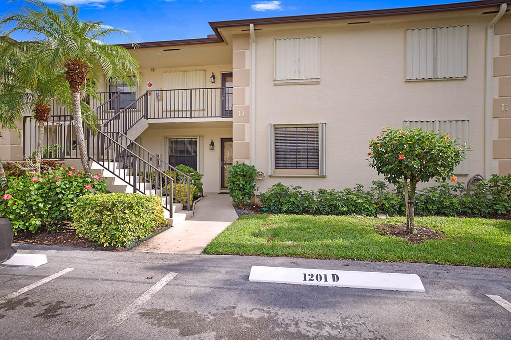 Photo of 1201 Pinecrest Circle #D, Jupiter, FL 33458 (MLS # R10949874)