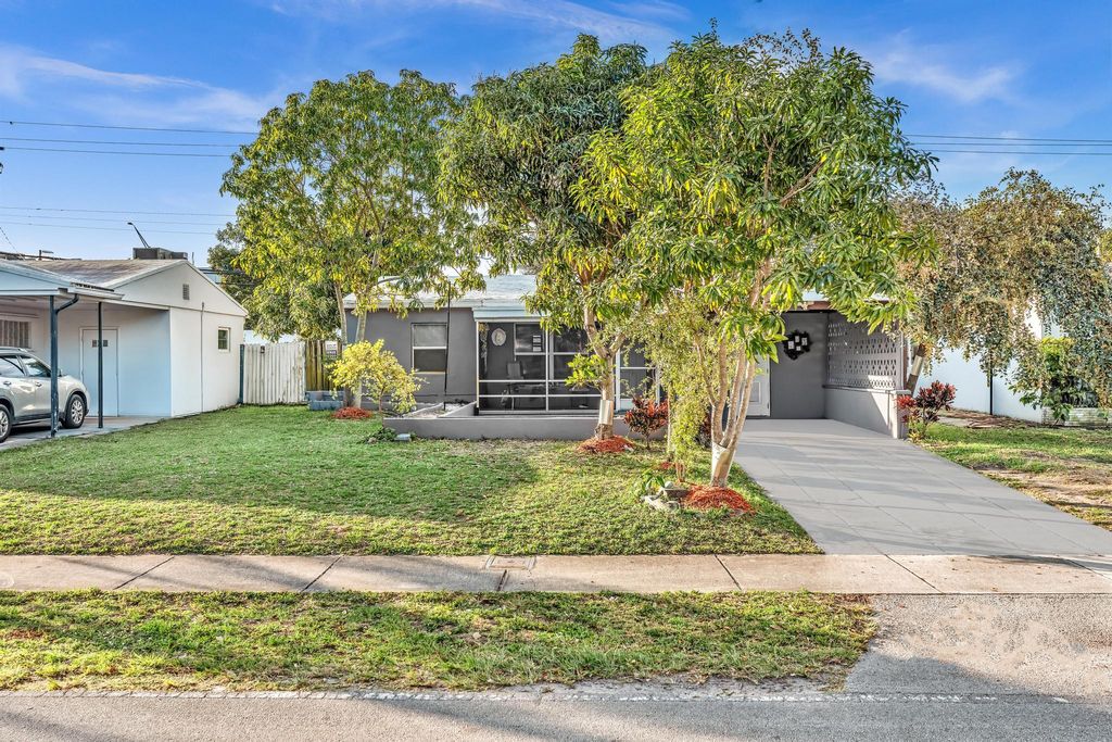 Photo of 490 NE 51st Street, Oakland Park, FL 33334 (MLS # R11159981)