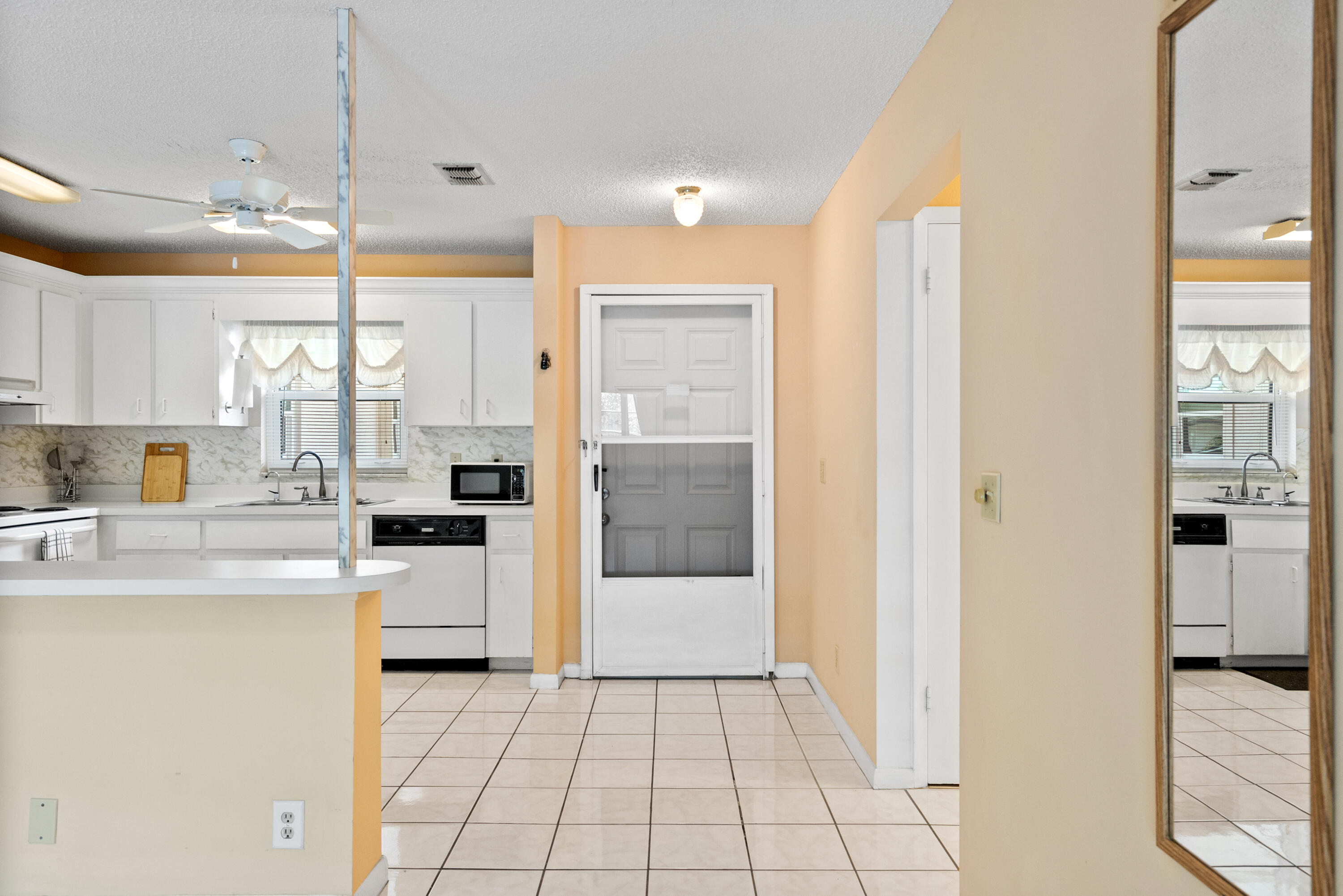 TWIN LAKES SOUTH & TOWN VILLAS CONDO - Residential