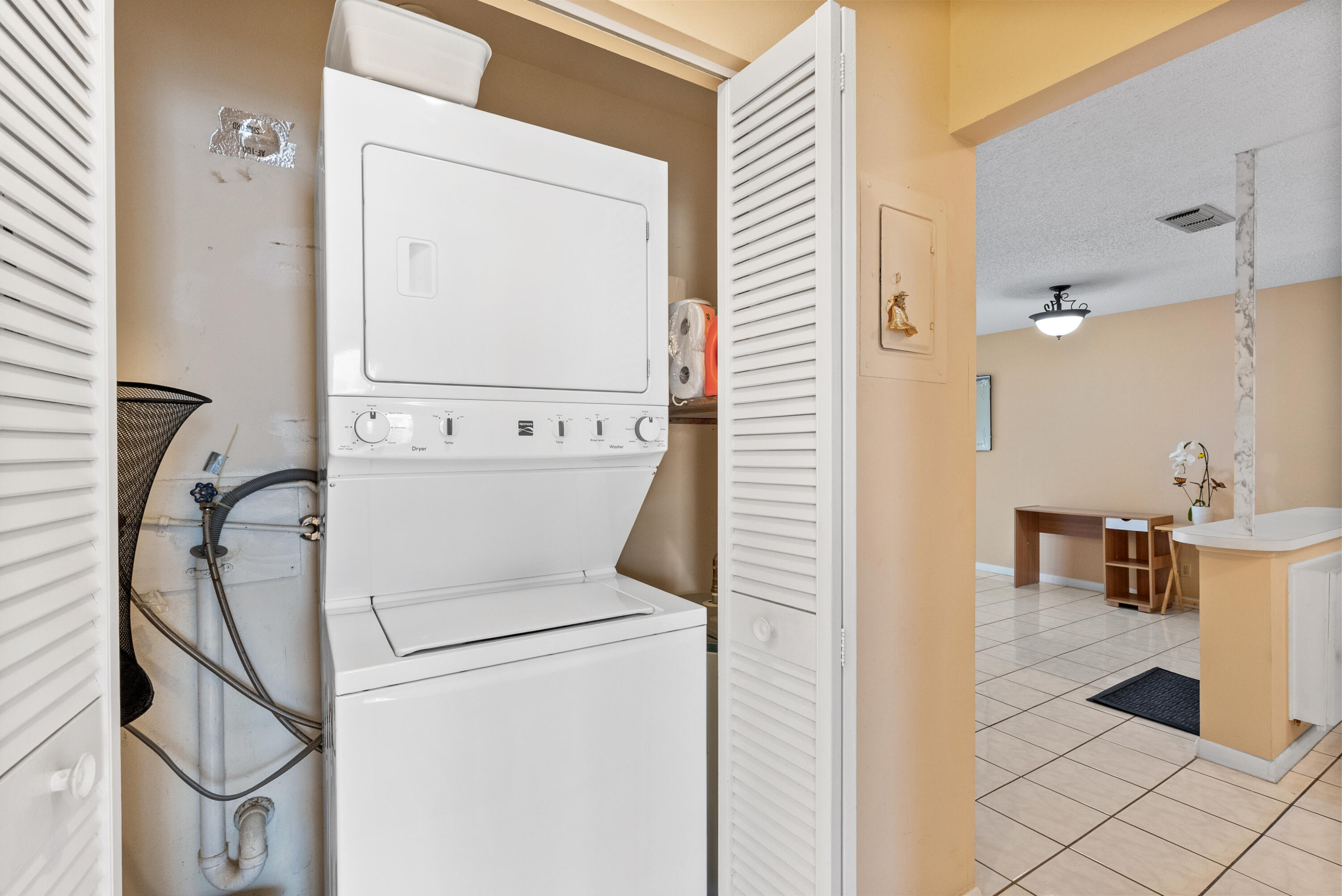 TWIN LAKES SOUTH & TOWN VILLAS CONDO - Residential