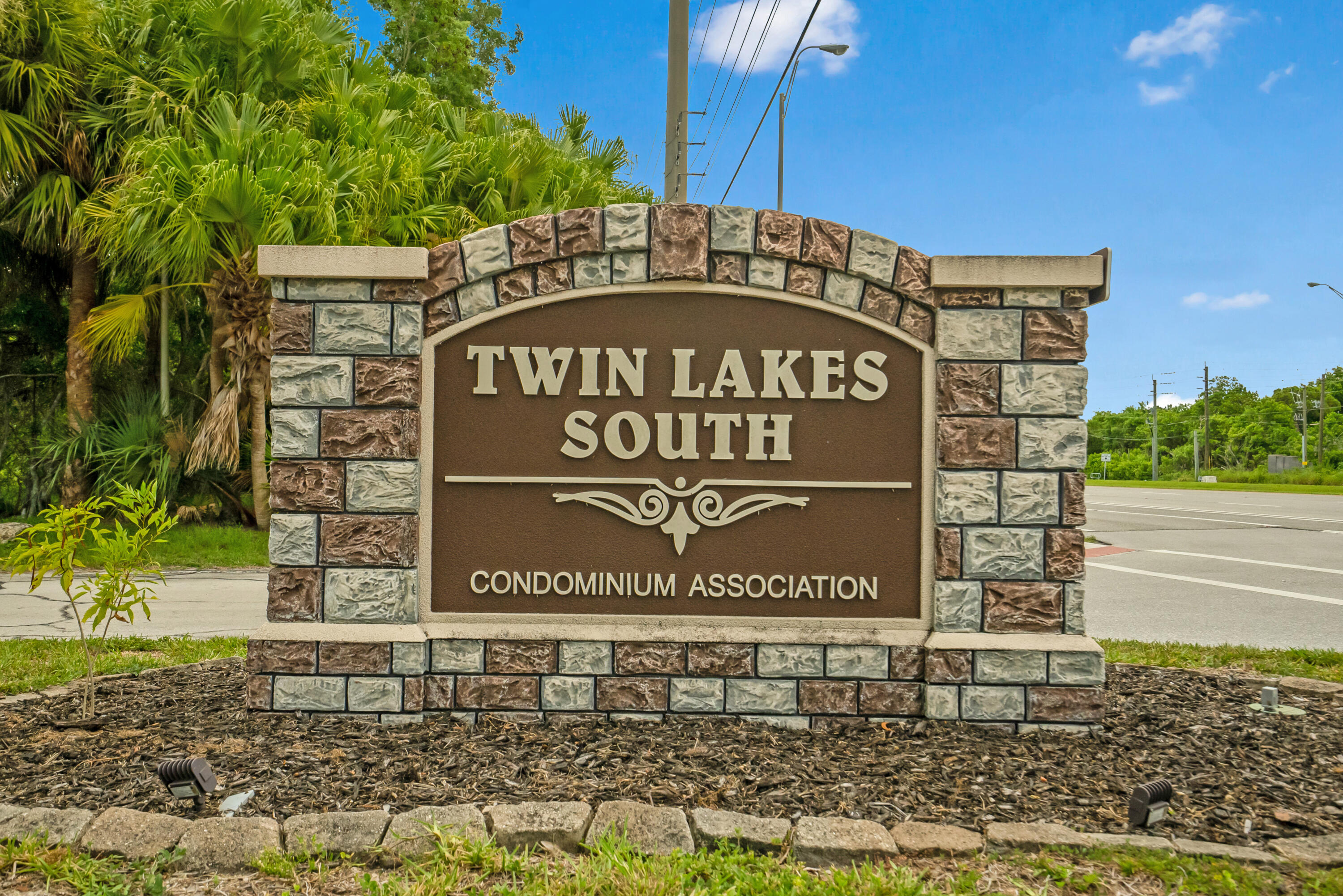 TWIN LAKES SOUTH & TOWN VILLAS CONDO - Residential
