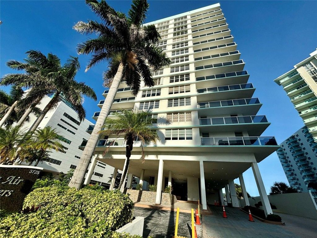 Photo of 3725 S Ocean Drive #1612, Hollywood, FL 33019 (MLS # F10464084)