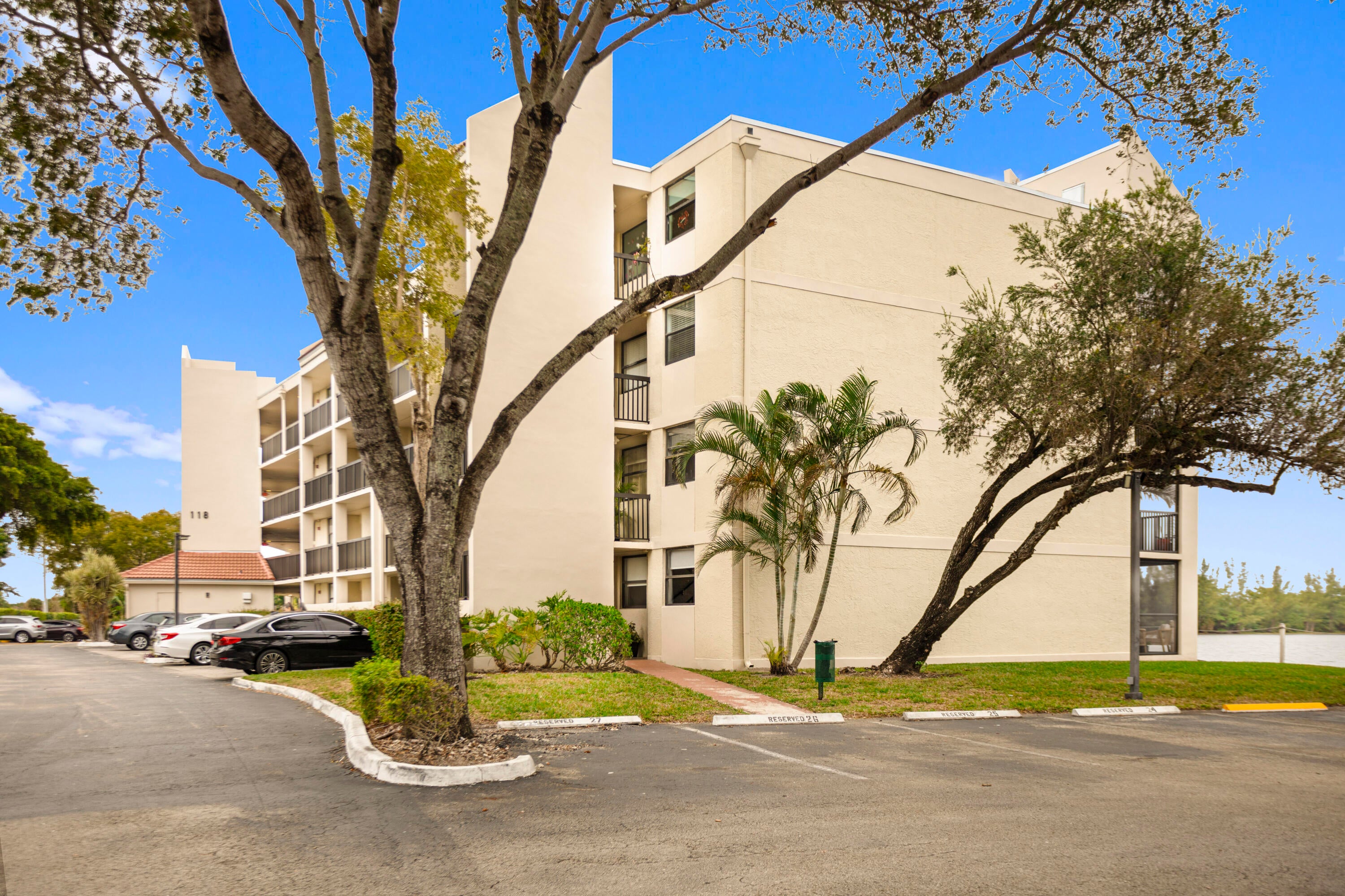 118 Lake Emerald Drive 110, Oakland Park FL 33309